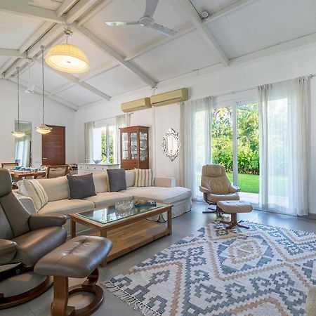 Hamptons Charm By Stayvista Luxury 5Br With Pool, Lawn & Table Tennis Alibag Luaran gambar