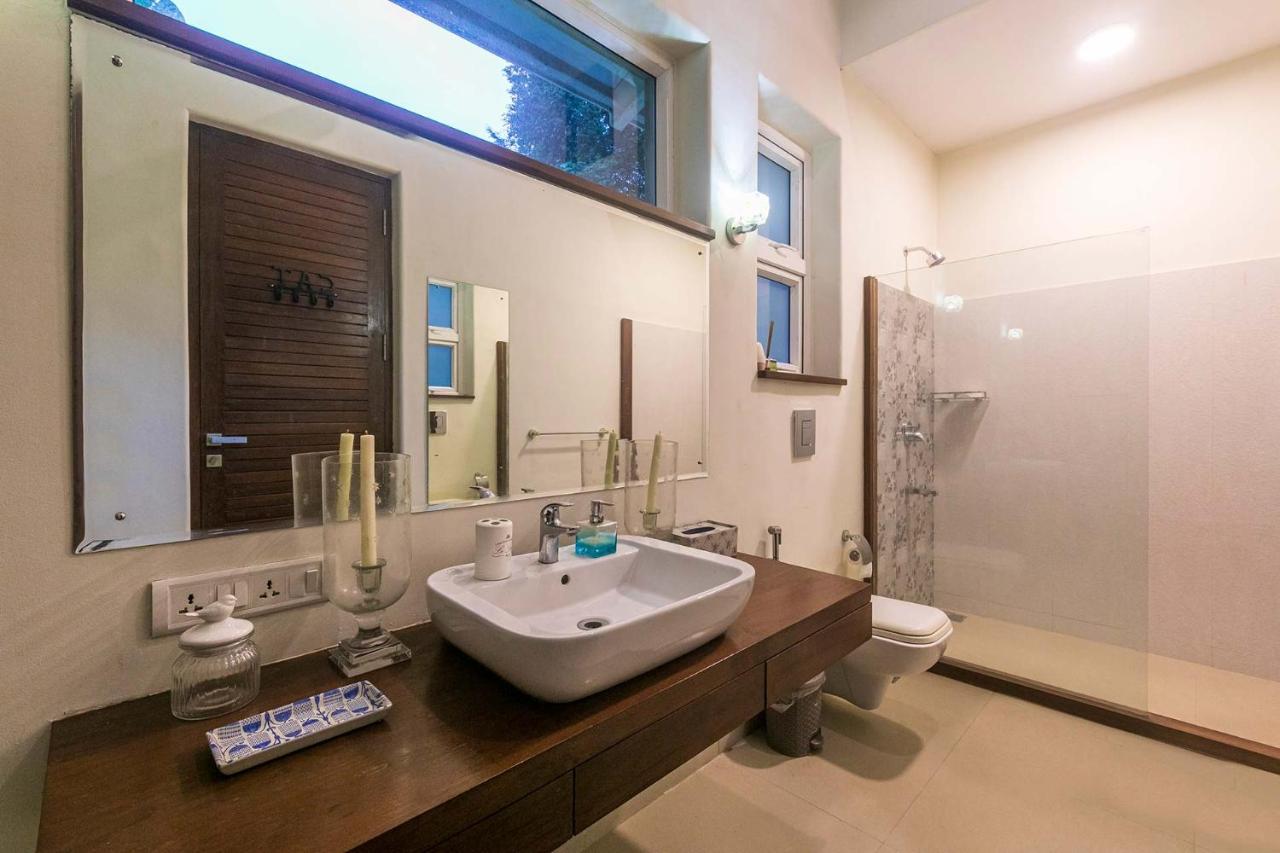 Hamptons Charm By Stayvista Luxury 5Br With Pool, Lawn & Table Tennis Alibag Luaran gambar