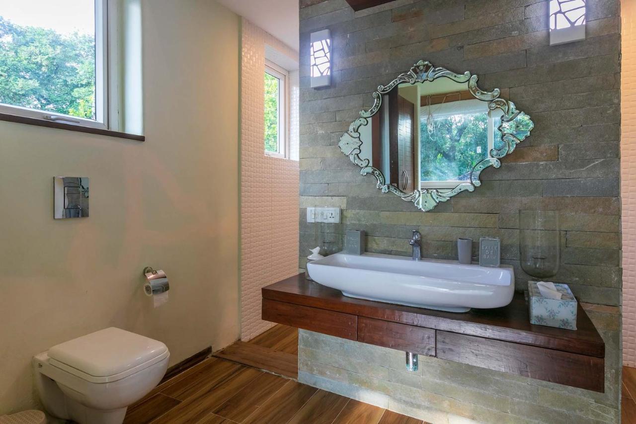Hamptons Charm By Stayvista Luxury 5Br With Pool, Lawn & Table Tennis Alibag Luaran gambar